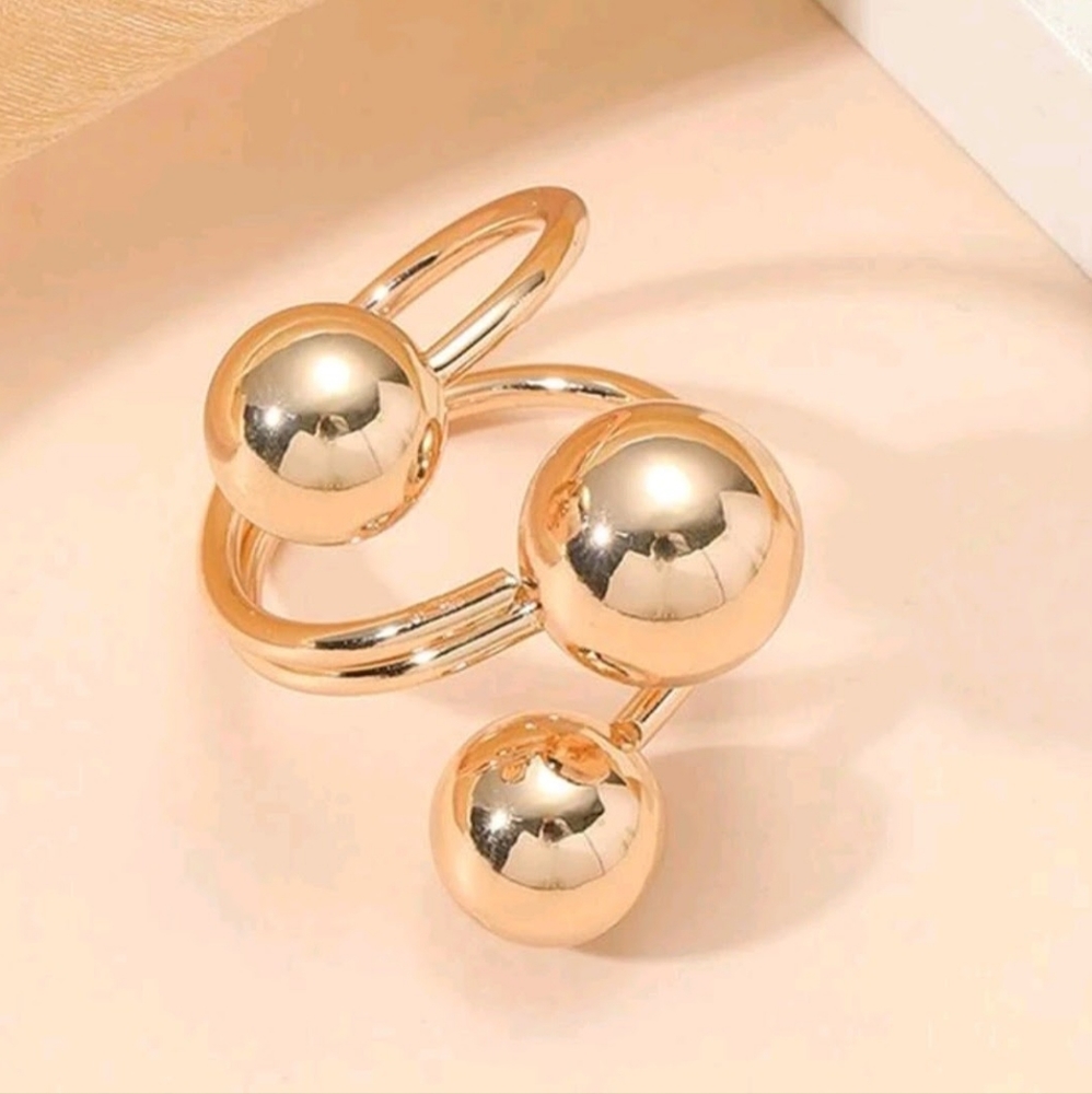 GOLD RING - Picture 2 of 2